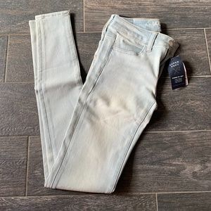 AE light wash jeans NWT